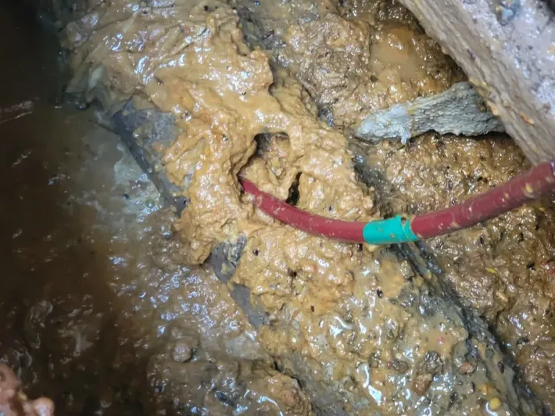 대전 서구 배관 바닥에 쌓인 슬러지